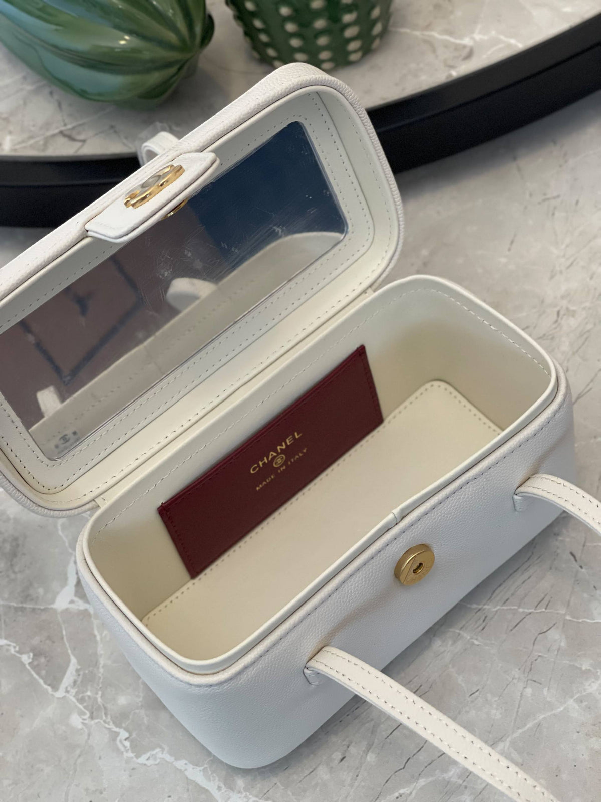 Chanel  ✨💥
Available original box 📦 
With full packing 🎀🎀
Super high quality 💥💥

For Price 👇 WhatsApp✅
0568585901 
0507557372
0552275751 Owner Zain 👌

Zain283
♥️♥️♥️
