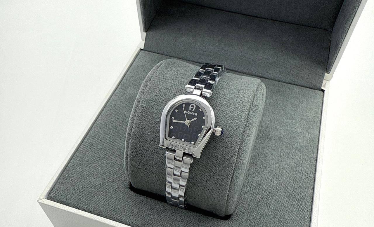 New ladies watch 
55 dhs🪙🌨️

Zain45
♥️♥️♥️