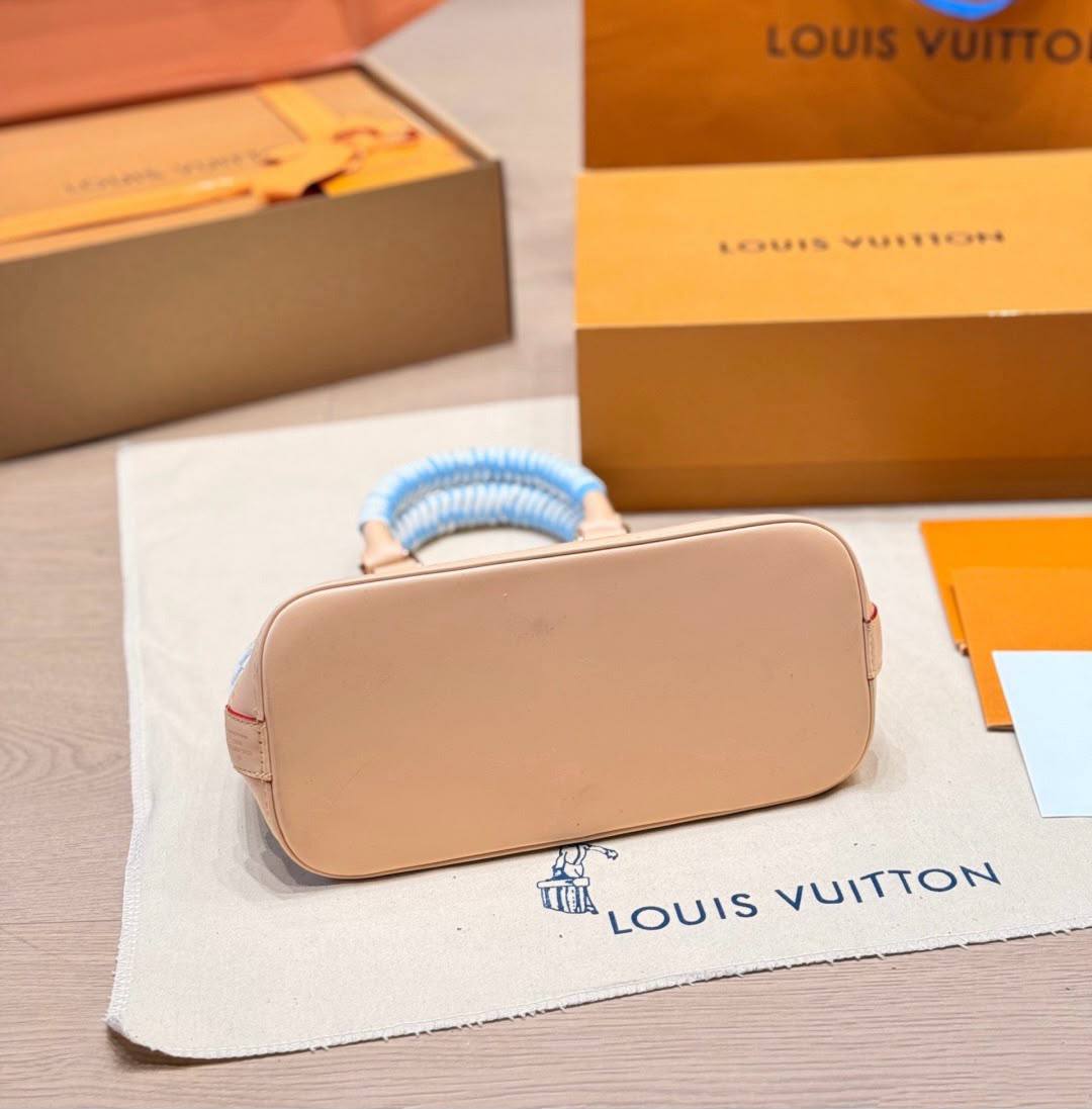 LV
 ALMA NEW DESIGN 
MINI SIZE 
MASTER QUALITY
240 dhs✅

Zain295
♥️♥️♥️