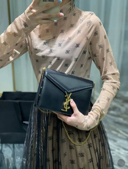 YSL 
GOOD QUALITY 
WITH BOX
🎁🎁🎁

100 dhs✅
SIZE: 22cm

Zain39
♥️♥️♥️
