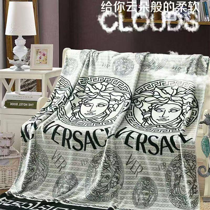 200*230 cm 
Double size 
55 dhs🇦🇪🇦🇪 
with box

Zain17
♥️♥️♥️