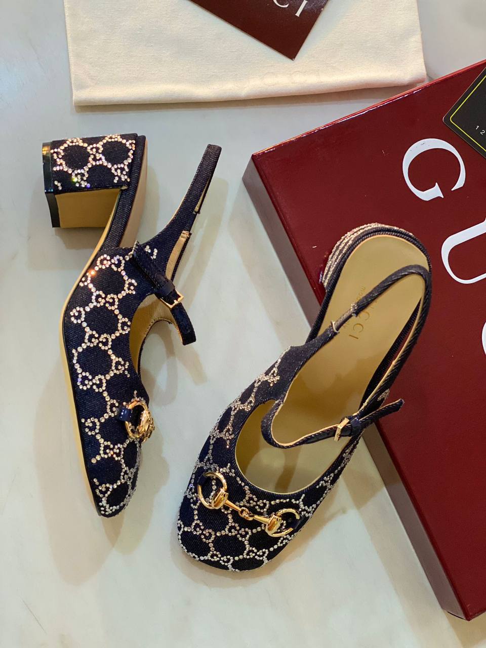 Cucci shoes now model 
AAA master quality 
Size 36……….41 
450 dhs🪙🌨️

Zain180
♥️♥️♥️