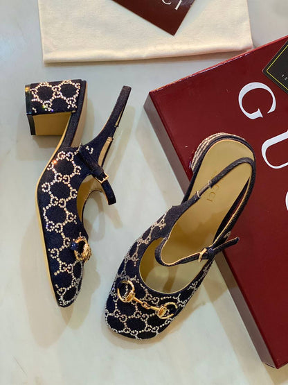 Cucci shoes now model 
AAA master quality 
Size 36……….41 
450 dhs🪙🌨️

Zain180
♥️♥️♥️