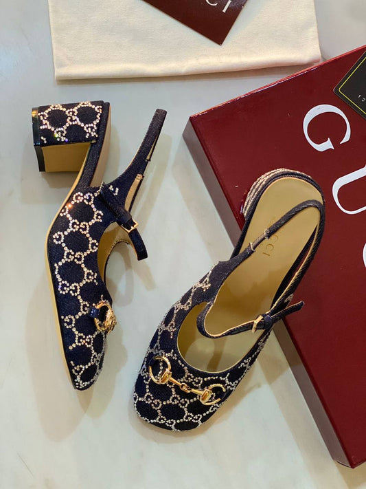 Cucci shoes now model 
AAA master quality 
Size 36……….41 
450 dhs🪙🌨️

Zain180
♥️♥️♥️