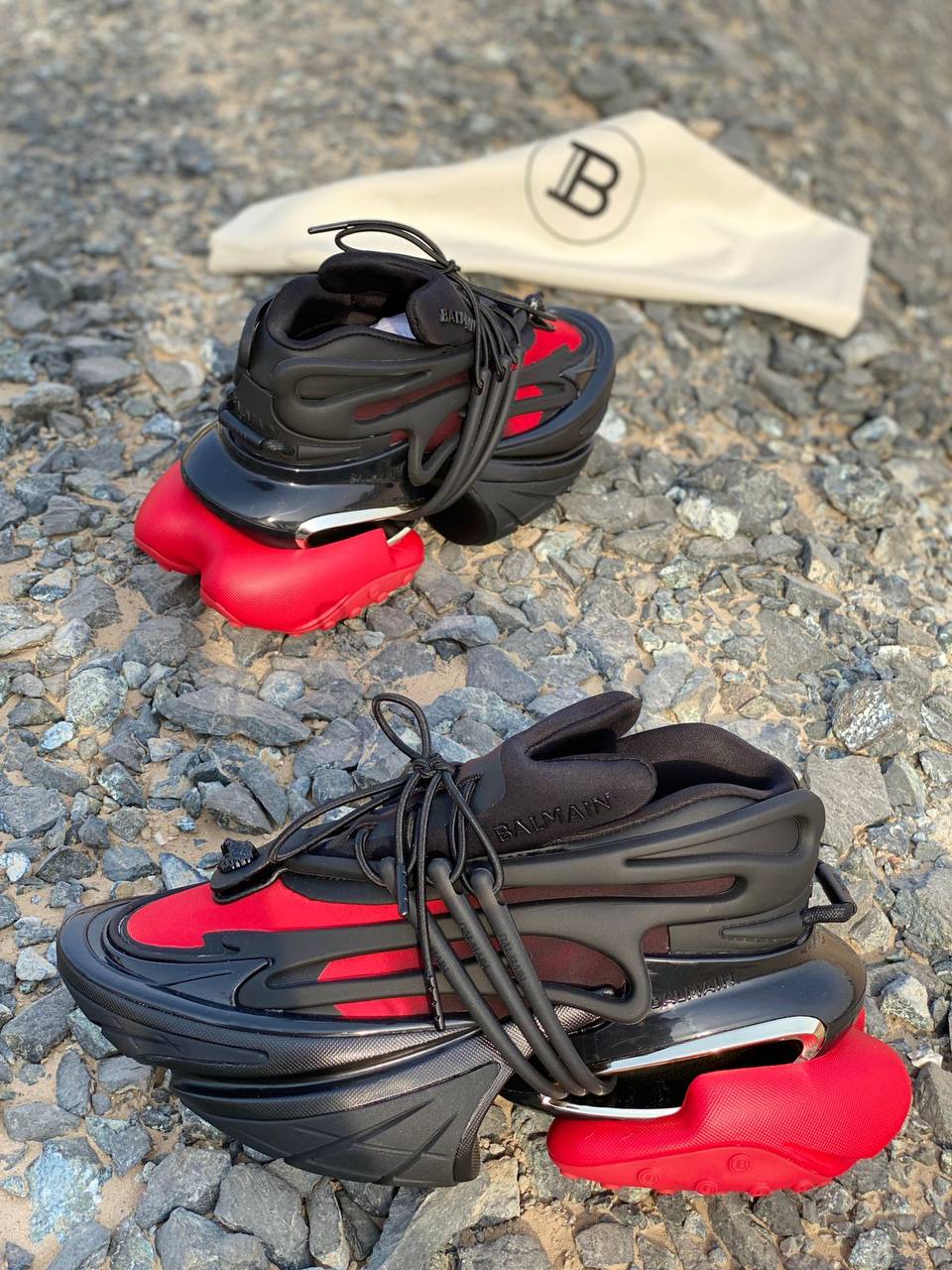 Balmain  
Size 36……..41 
450 dhs❤️

Zain180
♥️♥️♥️