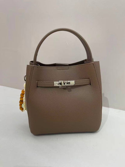 Hermes 
120 dhs✅
size 22 cm

Zain161
♥️♥️♥️