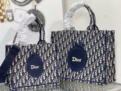 Dior Tote Bag 🙋🏻‍♀️
Master✅✅
36cm💕 320 dhs🇦🇪🇦🇪
41cm💕 330 dhs🇦🇪🇦🇪

Zain297
♥️♥️♥️