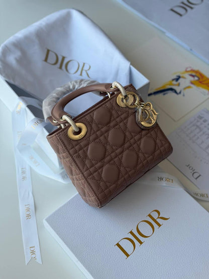 𝑵𝒆𝒘 𝑪𝒐𝒍𝒍𝒆𝒄𝒕𝒊𝒐𝒏
𝑫𝒊𝒐𝒓
𝑽𝒊𝒑 𝑸𝒖𝒂𝒍𝒊𝒕𝒚
17𝒄𝒎
850 dhs🇦🇪

Zain257
♥️♥️♥️