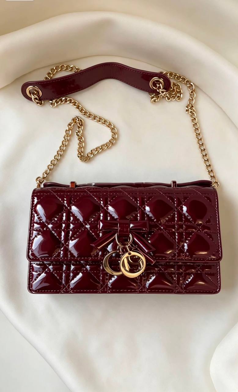 Dior

110 dhs
With box

Zain35
♥️♥️♥️
