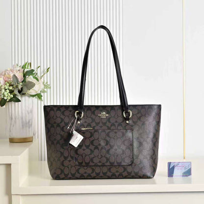 Coach 
85 dhs✅
size 43×10×26cm

Zain42
♥️♥️♥️