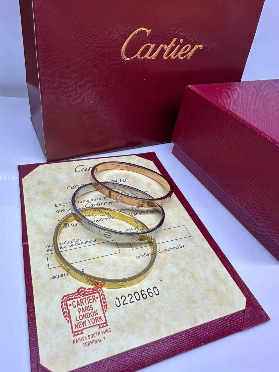 Cartier 🔥*
Bangle set🦋
3 bangle 🤯
Bangle size 16, 17 ,18,19,
Stainless steel 💯
Non tarnish 💯
With normal boxes 🗃️ 
And paper bag 🛍️
45 dhs🪙🌨️
With master box 📦 
85 dhs🪙🌨️

Zain216
♥️♥️♥️