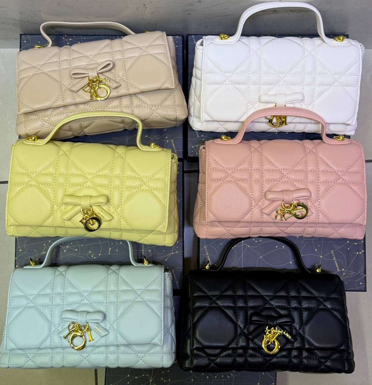 Dior
 25cm 
with box
 120 dhs💛

Zain168
♥️♥️♥️