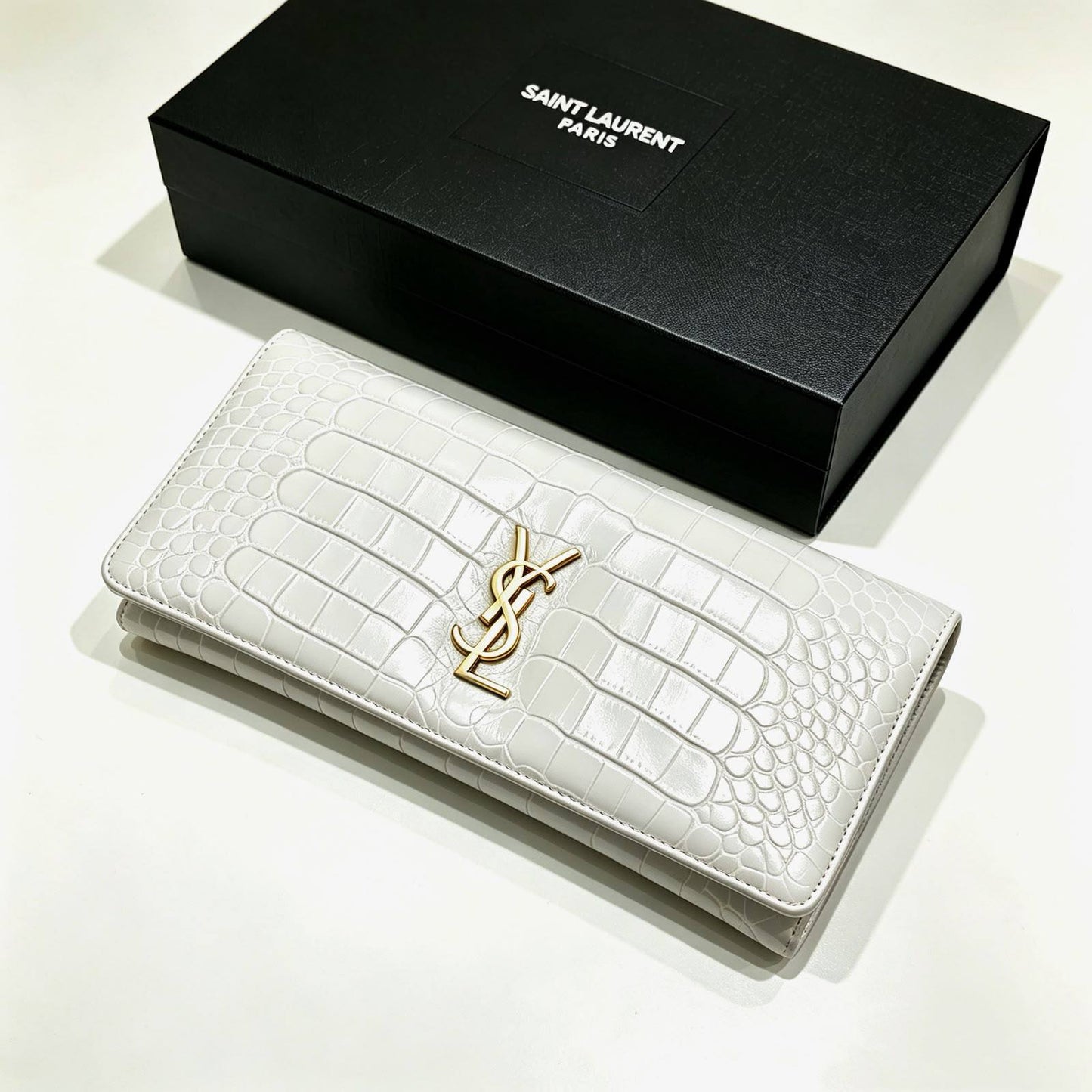 YSL
MASTER QUALITY 
WITH BOX 
230 dhs🇦🇪🇦🇪
(leather )

Zain295
♥️♥️♥️
