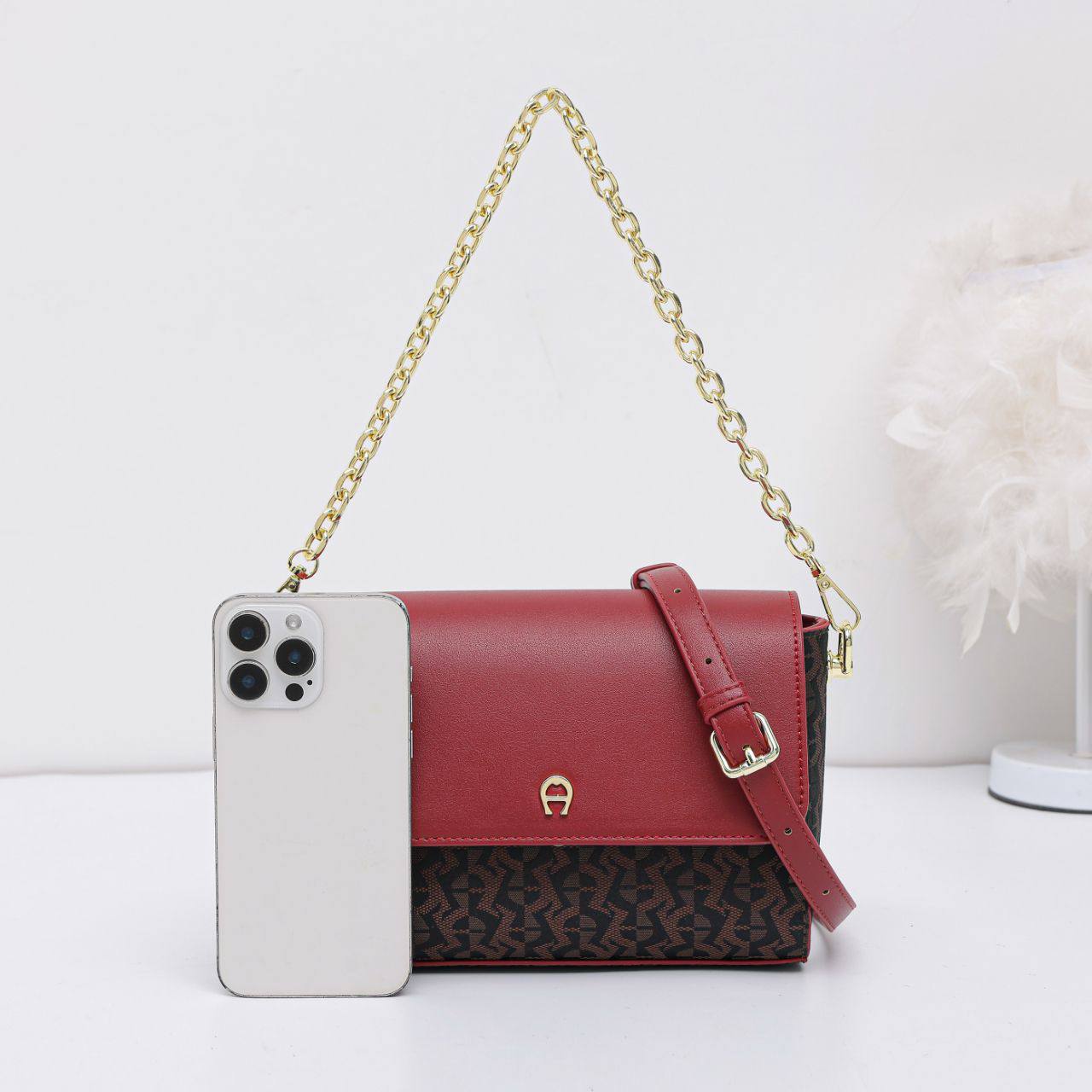 Aigner

95 dhs🗽

with box
🎁🎁🎁

23*8*15

Zain07
♥️♥️♥️