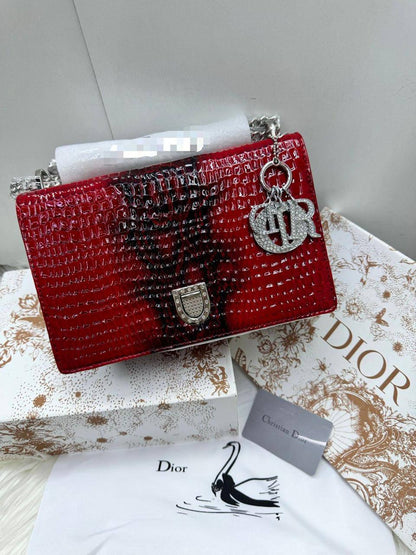 Dior diorama
Size : 25 * 16 cm

105 dhs🪙🌺

with box🎁

Zain115
♥️♥️♥️