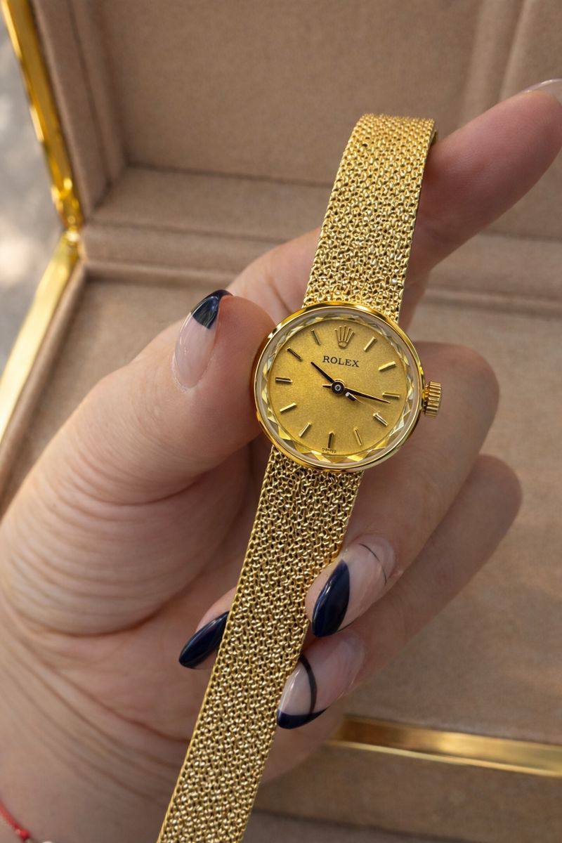 Rolex watch for ladies 
good quality 
260 dhs🗽

Zain59
♥️♥️♥️