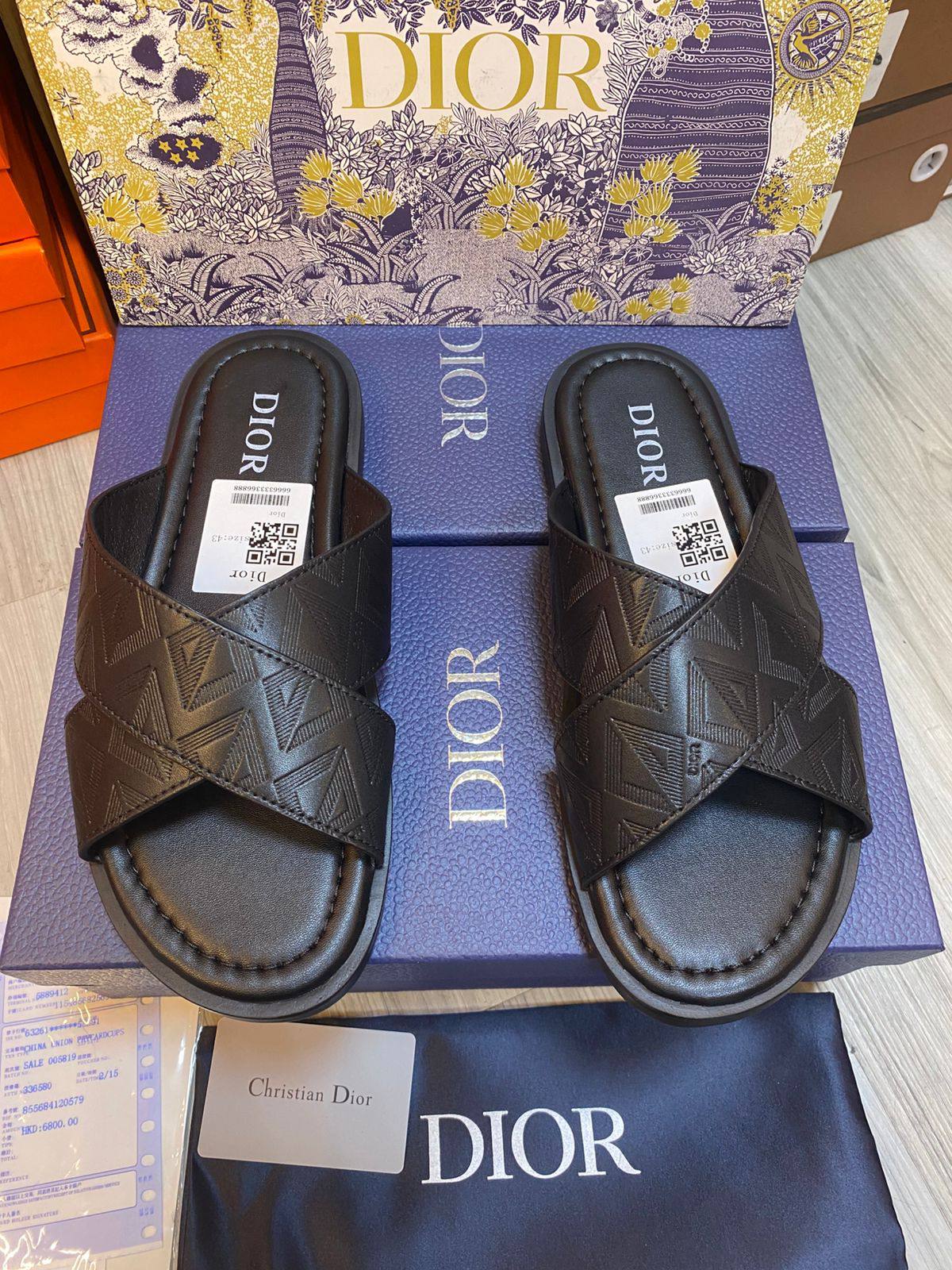 Dior Slipper, 

high quality 

Size 40To 45
110 dhs🇦🇪🇦🇪

Zain120
♥️♥️♥️