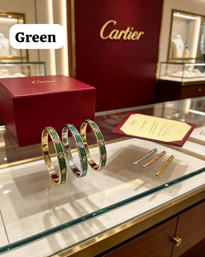 Cartier 
Bangle ✨
Master quality 💯
Size available 👇
16,17,18,19
With normal boxes 📦 
90 dhs🇦🇪🇦🇪

With master box 🗃️ 
140 dhs🇦🇪🇦🇪

Zain216
♥️♥️♥️