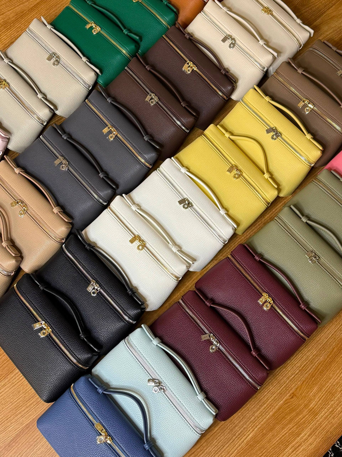 LORO PIANA 

19cm

320 dhs🇦🇪🇦🇪🇦🇪
 MASTER QUALITY
 With box🎁

Zain167
♥️♥️♥️