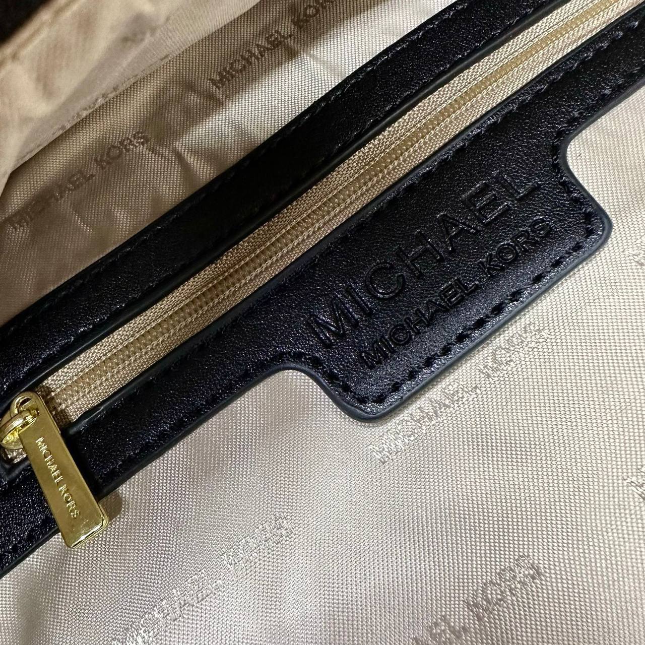 MK BACKPACK 
GOOD QUALITY 
95 dhs✅

Zain39
♥️♥️♥️