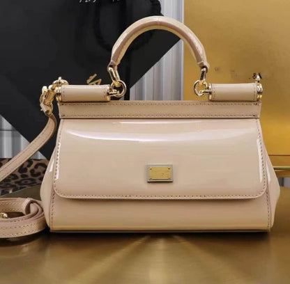 D&G
with box
110 dhs🇦🇪🇦🇪

Zain306
♥️♥️♥️