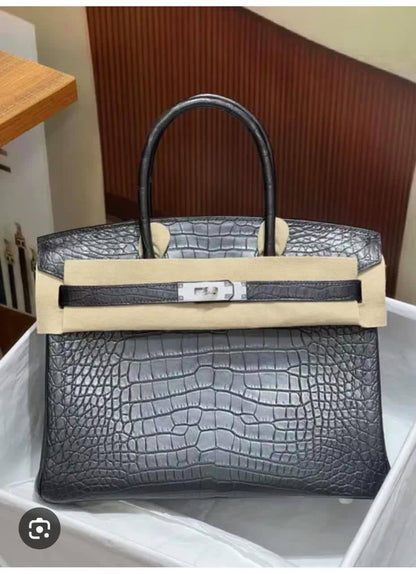 Hermes
GOOD QUALITY
120 dhs❤️
SIZE 30 CM

Zain200
♥️♥️♥️