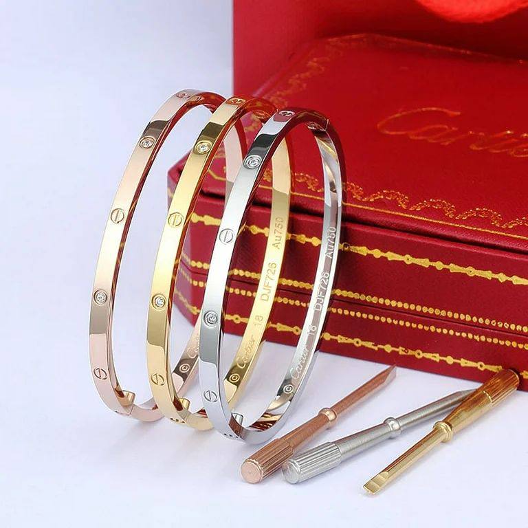 Cartier Set❤️‍🔥*
Bangle 🐦‍🔥
Master quality 💯
Size available 👇
16,17,18,19
One piece 
With normal boxes 📦 
45 dhs💚
With master box 🗃️ 
75 dhs💚

Zain216
♥️♥️♥️