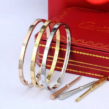 Cartier Set❤️‍🔥*
Bangle 🐦‍🔥
Master quality 💯
Size available 👇
16,17,18,19
One piece 
With normal boxes 📦 
45 dhs💚
With master box 🗃️ 
75 dhs💚

Zain216
♥️♥️♥️