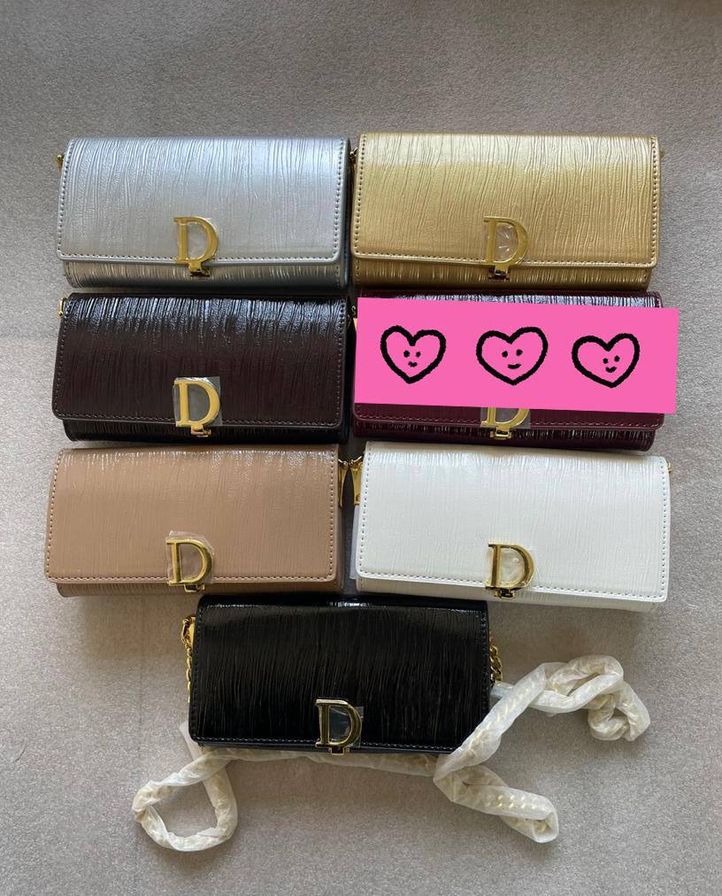 Dior
95 dhs❣️

with box
🎁🎁🎁

size 19×4×10cm

Zain213
♥️♥️♥️