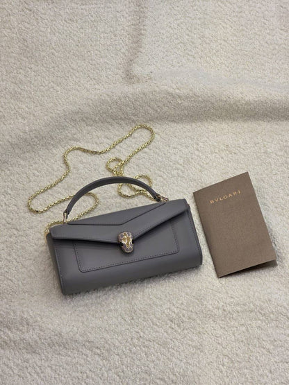 Bvlgari
Master
 20Cm With Box
360 dhs✅

Zain131
♥️♥️♥️