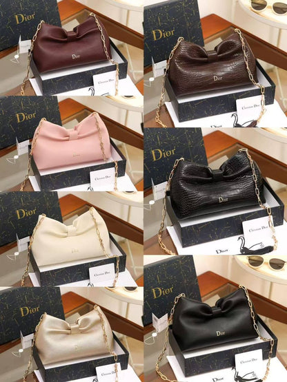 Dior

95 dhs✅

with box🎁🎁🎁

size 25x6x13 cm

Zain42
♥️♥️♥️