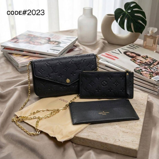 CH - CAROLINA HERRERA
ʟᴏᴏᴘ sʜᴏᴜʟᴅᴇʀ ʙᴀɢ
ᴢɪᴘᴘᴇʀ ᴛʏᴘᴇ
ɢᴏʟᴅ ʜᴀʀᴅᴡᴀʀᴇ
sɪᴢᴇ: 30cm

90 dhs✅

Zain31
♥️♥️♥️