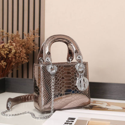 LADY DIOR NEW CAME HIGH QUALITY WITH BOX 
150 dhs🇦🇪🇦🇪

Zain295
♥️♥️♥️