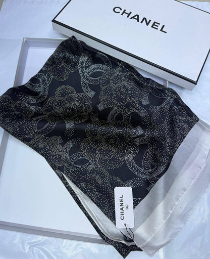 Chanel
Silk scarf 
40 dhs✅
55 dhs✅ 

with box🎁🎁🎁

Zain93
♥️♥️♥️