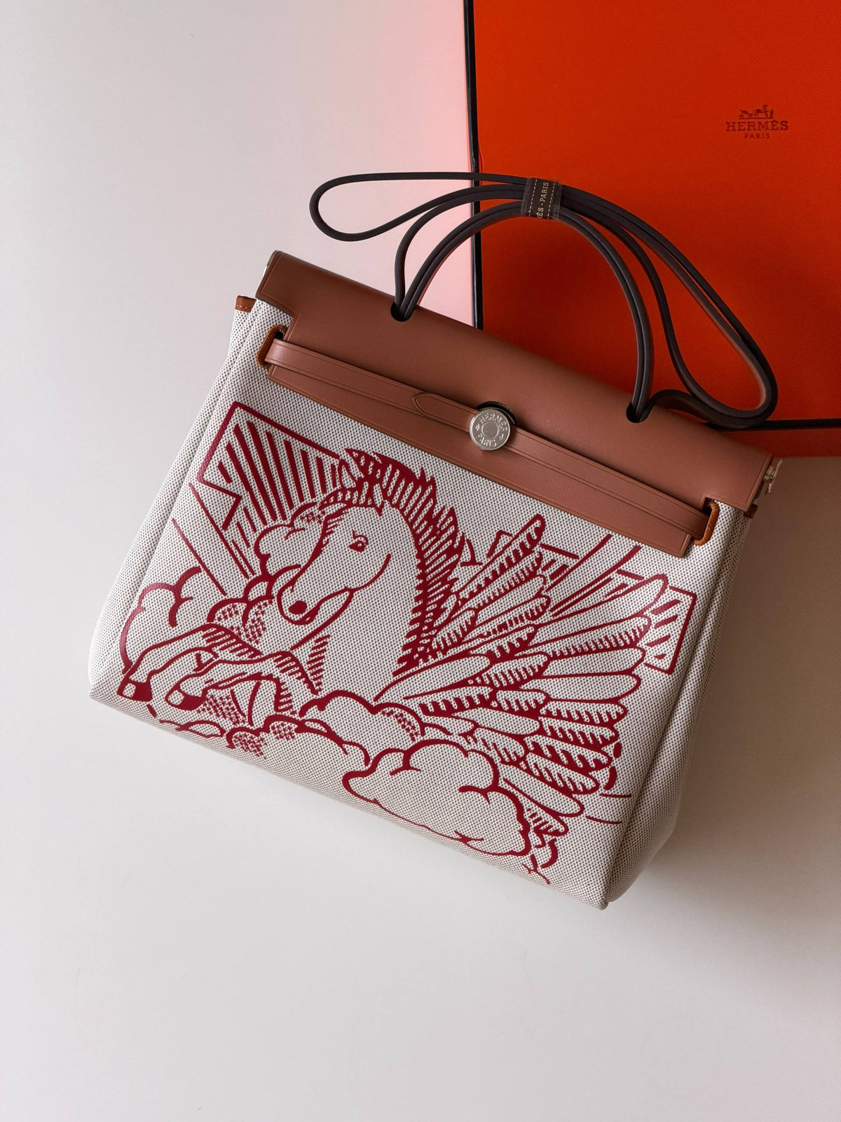 Hermes
Super AAA + Quality 💯

 With original packing🎁🎁
 SIZE:36and42
 Available now 

630 dhs🇦🇪🇦🇪

Zain52
♥️♥️♥️