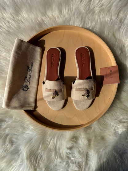 Loro piana
Master quality 
Size: 36 to 41
450 dhs✅

Zain318
♥️♥️♥️