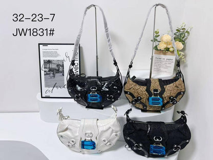 Balenciaga
32*23*7 cm
85 dhs🪙🌨️

Zain17
♥️♥️♥️