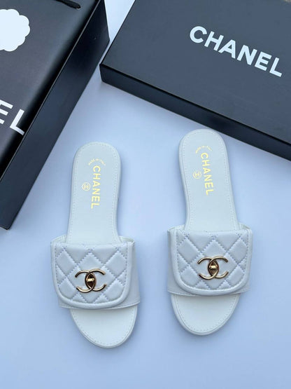 Chanel 
High Quality
100 dhs👑
Size 36-42

Zain55
♥️♥️♥️
