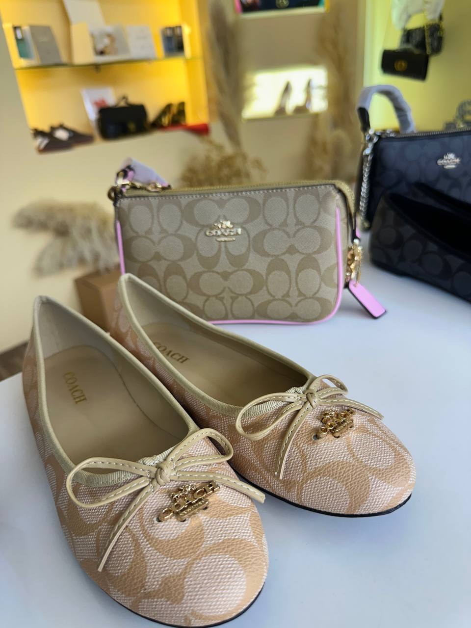 Coach  offer

195 dhs 
With boxes

Zain1221
♥️♥️♥️

Zc
