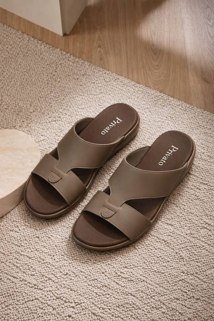 slippers for men good quality  with box and paper bag size available (40to46) 6to12) 
180 dhs❣️

Zain59
♥️♥️♥️