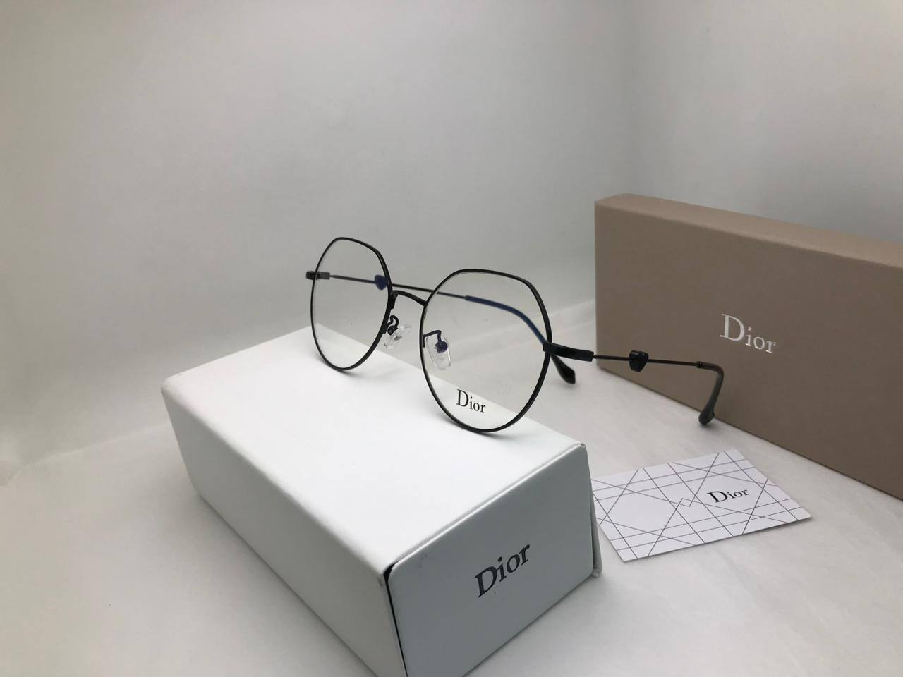 Sunglasses
60 dhs🪙🖤

Zain126
♥️♥️♥️