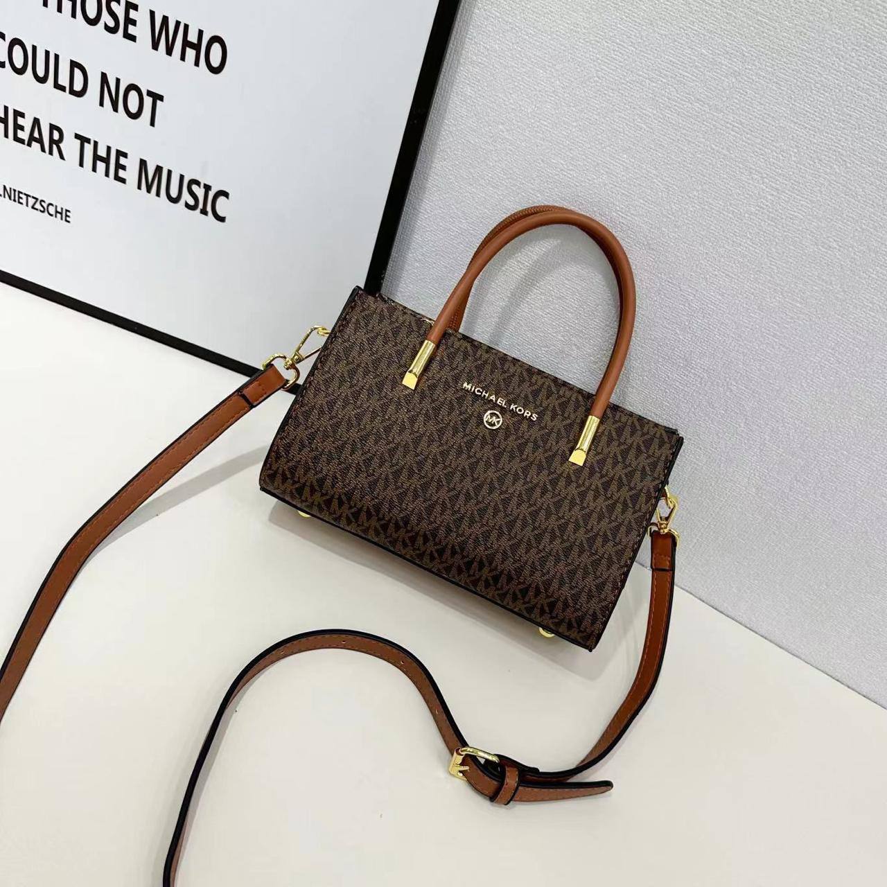 MK long
Size : 22 * 14 cm
95 dhs🪙🌺

with box 🎁

Zain115
♥️♥️♥️