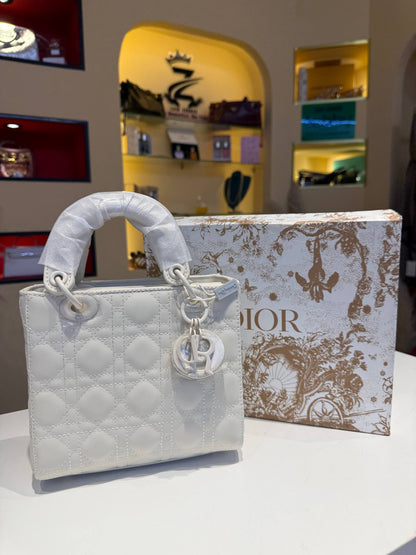 Dior

120 dhs
With box

Zaincornerstore

اطلبوها من الوتس المثبت في الأعلى👆🏻👆🏻

تواصلو معنا 👈🏻 Zain 
For order WhatsApp pinned 👆🏻

♥️♥️♥️