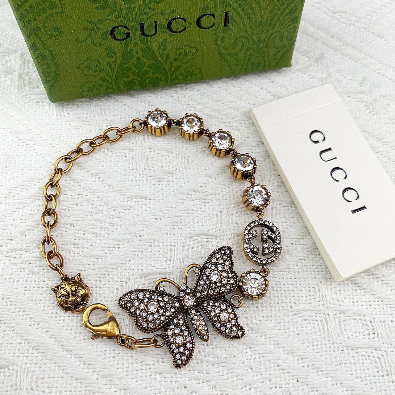 Gucci Set* 💎
Necklace 
Earrings 
Bracelet 
*Master Quality* ☘️

*210* AED normal box 📦

Zain48
♥️♥️♥️