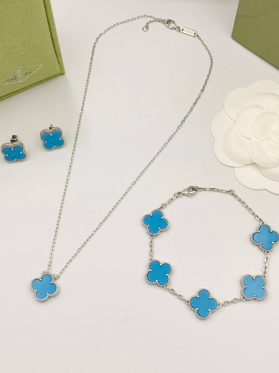 SET VCA
140 DHS✅
MASTER✨💫
WITH GODD BOX AND PAPER BAG 🛍️🎁

Zain89
♥️♥️♥️