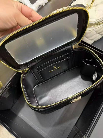 Chanel

110 dhs❣️

High-quality product 
with box
🎁🎁🎁

Zain35
♥️♥️♥️