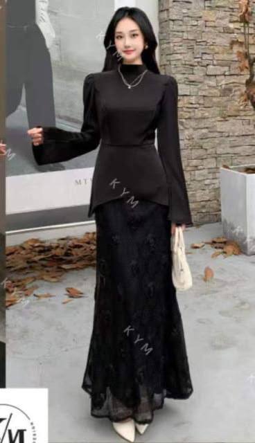 Silk  and lace dress set 
Free size 
100 dhs🇦🇪🇦🇪

Zain17
♥️♥️♥️