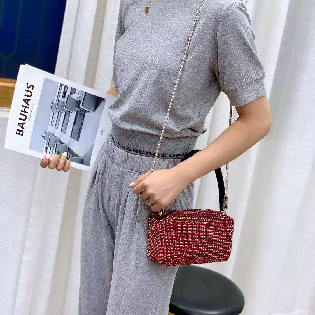 🎉 Offer 🎊 Harrods / Wang
good quality 
Size: 29 ~ 18 *15 cm
50 dhs🪙🖤
Limit Stock

Zain115
♥️♥️♥️