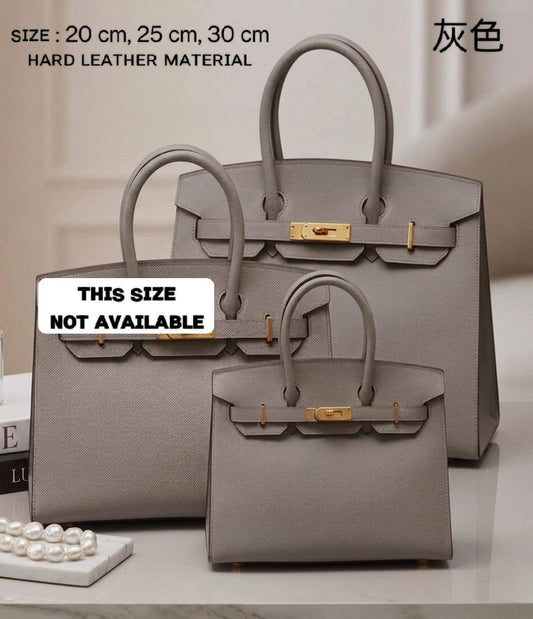 HERMES ʙɪʀᴋɪɴ
ʜᴀʀᴅ ʟᴇᴀᴛʜᴇʀ ᴍᴀᴛᴇʀɪᴀʟ
ɢᴏʟᴅ ʜᴀʀᴅᴡᴀʀᴇ
ᴡɪᴛʜ ʟᴏɴɢ ʙᴇʟᴛ sᴛʀᴀᴘ

sɪᴢᴇ 20 ᴄm Pʀɪᴄᴇ : *100 ᴅʜs* 

sɪᴢᴇ 25 cm Pʀɪᴄᴇ : *110 ᴅʜs* 

sɪᴢᴇ 30 cm Price : *120 ᴅʜs*

Zain31
♥️♥️♥️