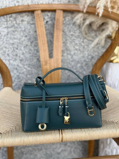 LORO PIANA
22cm
350 dhs🇦🇪
Top quality 
With box🎁

Zain167
♥️♥️♥️